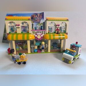 LEGO Friends Heartlake City Pet Center 41345